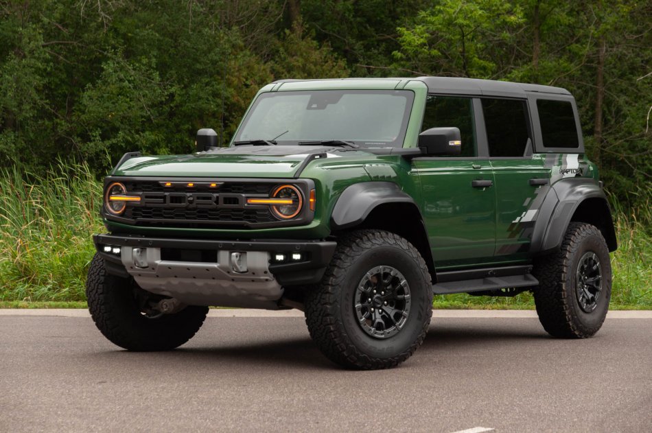 2022-ford-bronco-raptor green.jpeg
