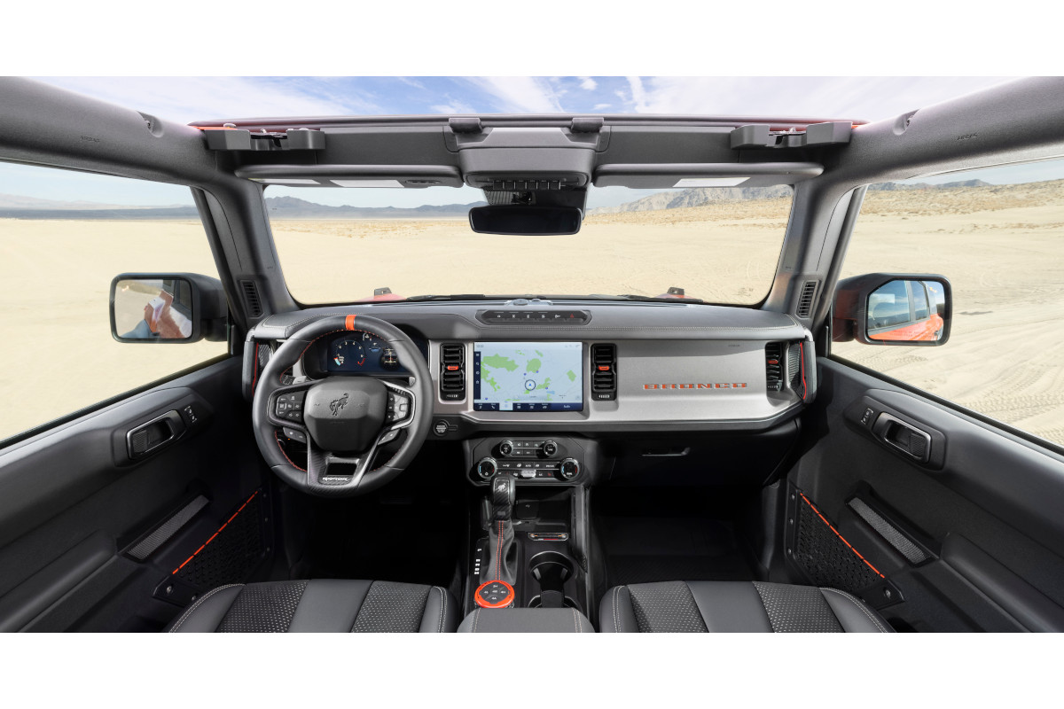 2022-Ford-Bronco-Raptor_-Black-Onyx_01.jpeg