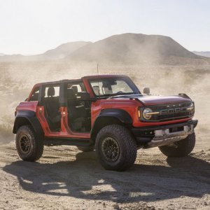 2022-Ford-Bronco-Raptor-Exterior-002-Front-Three-Quarters.jpg