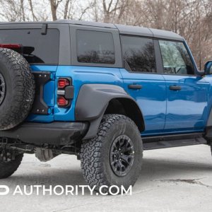 2022-Ford-Bronco-Raptor-Velocity-Blue-Metallic-03.jpg