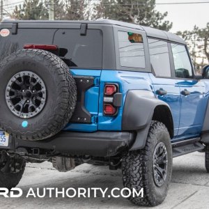 2022-Ford-Bronco-Raptor-Velocity-Blue-Metallic-04.jpg