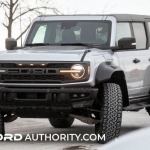 2022_Ford_Bronco_Raptor_Iconic_Silver-01.jpg