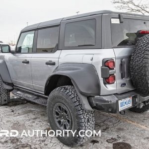 2022_Ford_Bronco_Raptor_Iconic_Silver-04.jpg