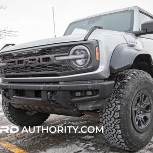 2022-Ford-Bronco-Raptor-Iconic-Silver-03.jpg