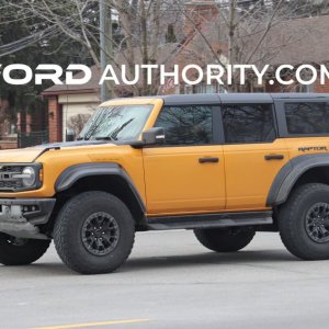 2022-Ford-Bronco-Raptor-Cyber-Orange-Real-World-Photos-Exterior-004.jpg