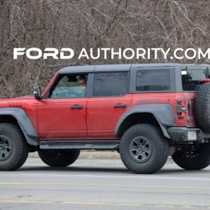 2022-Ford-Bronco-Raptor-Hot-Pepper-Real-World-Photos-Exterior-007.jpg