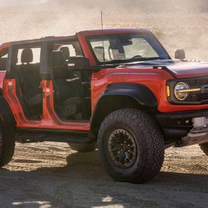 2022-ford-bronco-raptor-exterior-side-view.jpg