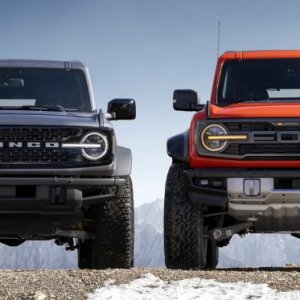 2022Ford Bronco Raptor Wildtrak Front.jpg