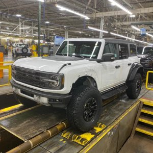 2022 Bronco Raptor White.jpg