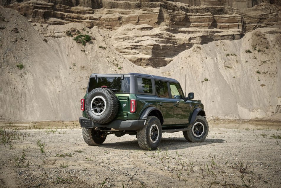 2022 Ford Bronco Eruption Green 3.jpg