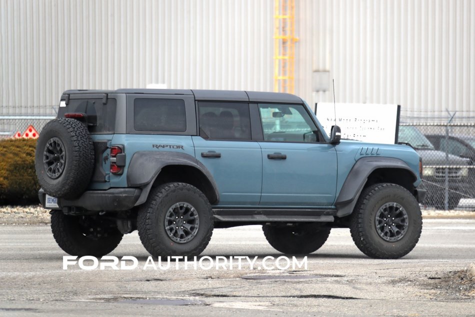 2022-Ford-Bronco-Raptor-Area-51-Real-World-Photos-Exterior-009.jpg