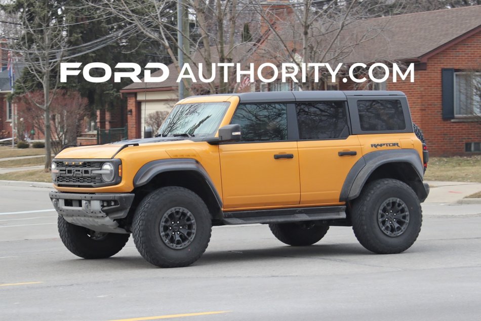 2022-Ford-Bronco-Raptor-Cyber-Orange-Real-World-Photos-Exterior-004.jpg