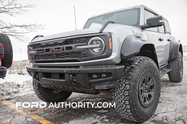 2022-Ford-Bronco-Raptor-Iconic-Silver-03.jpg