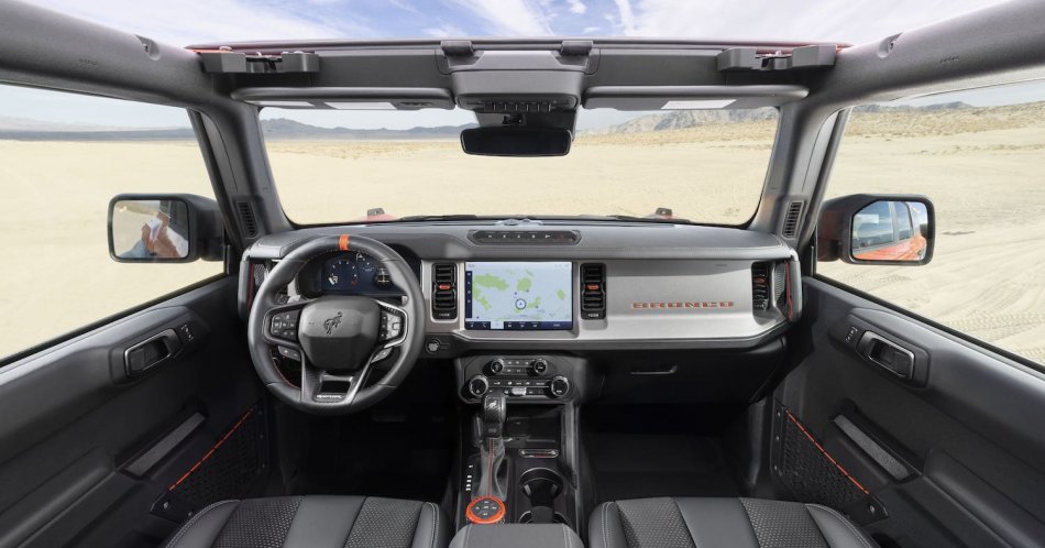 2022-Ford-Bronco-Raptor-Interior.jpg