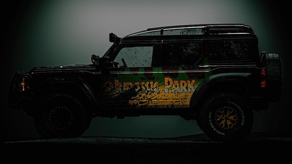 2022-ford-bronco-raptor-overland-looks-like-a-teaser-for-jurassic-world-dominion_2.jpg