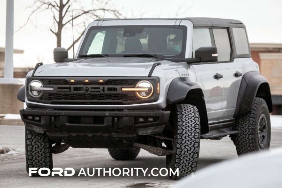 2022_Ford_Bronco_Raptor_Iconic_Silver-01.jpg