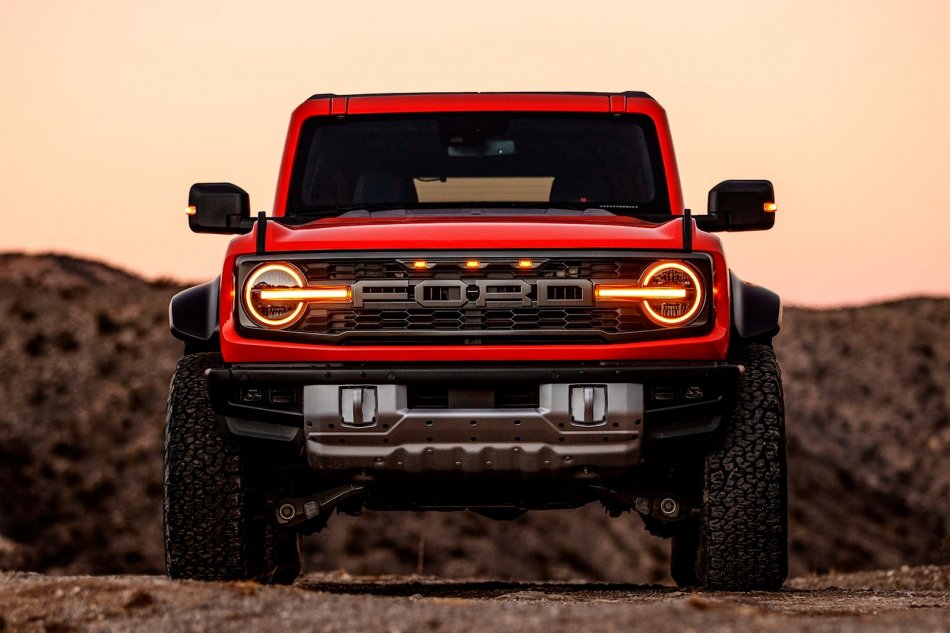 Frontend Red Bronco Raptor.jpeg